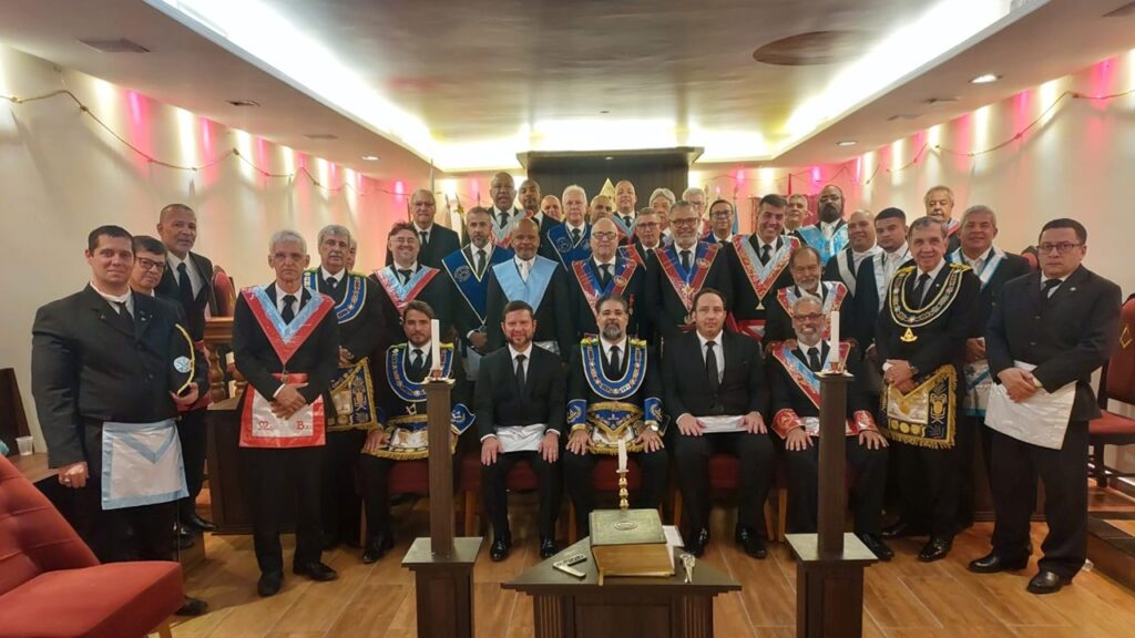 Sessão Magna de Elevação na Loja Irmão José Sant’Ana Mateus com a presença do Grão-mestre André Wanderley